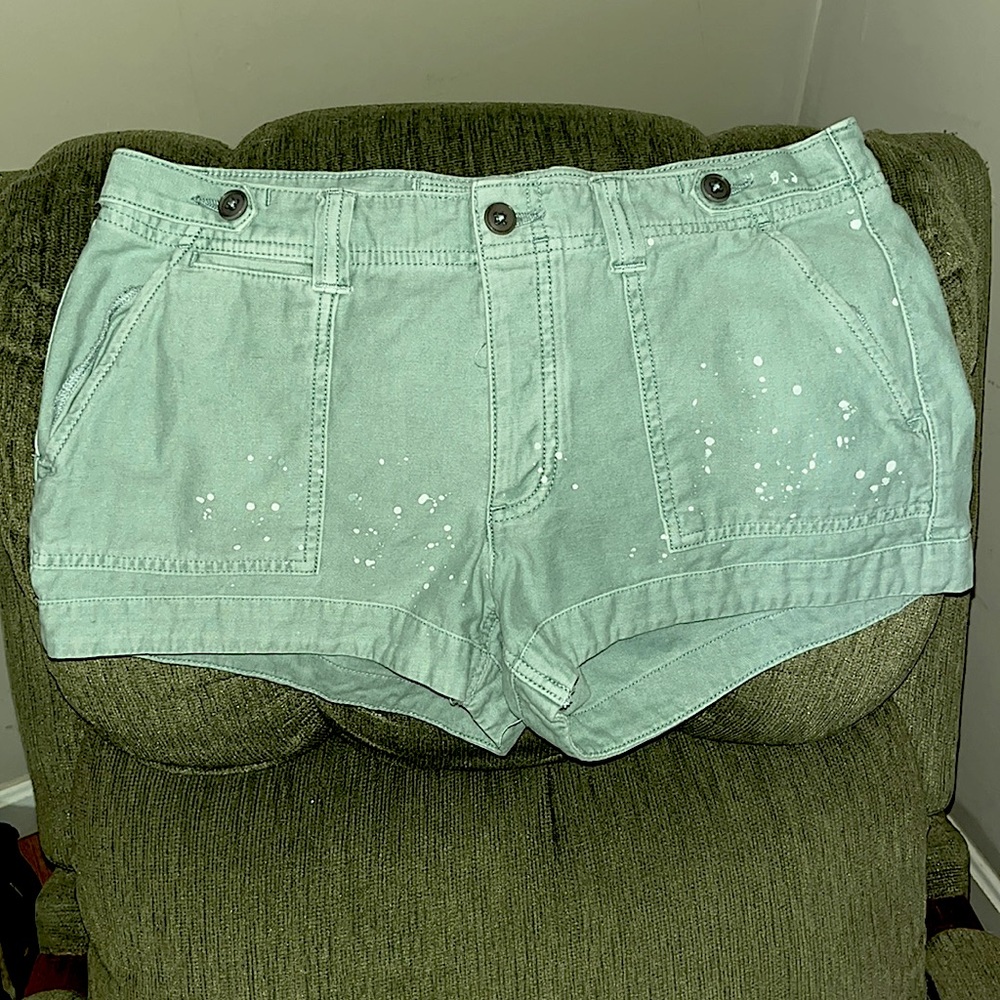 LAST CHANCE SALE-Abercrombie & Fitch Low Rise BF Short. 28 waist. Size 6. GUC.